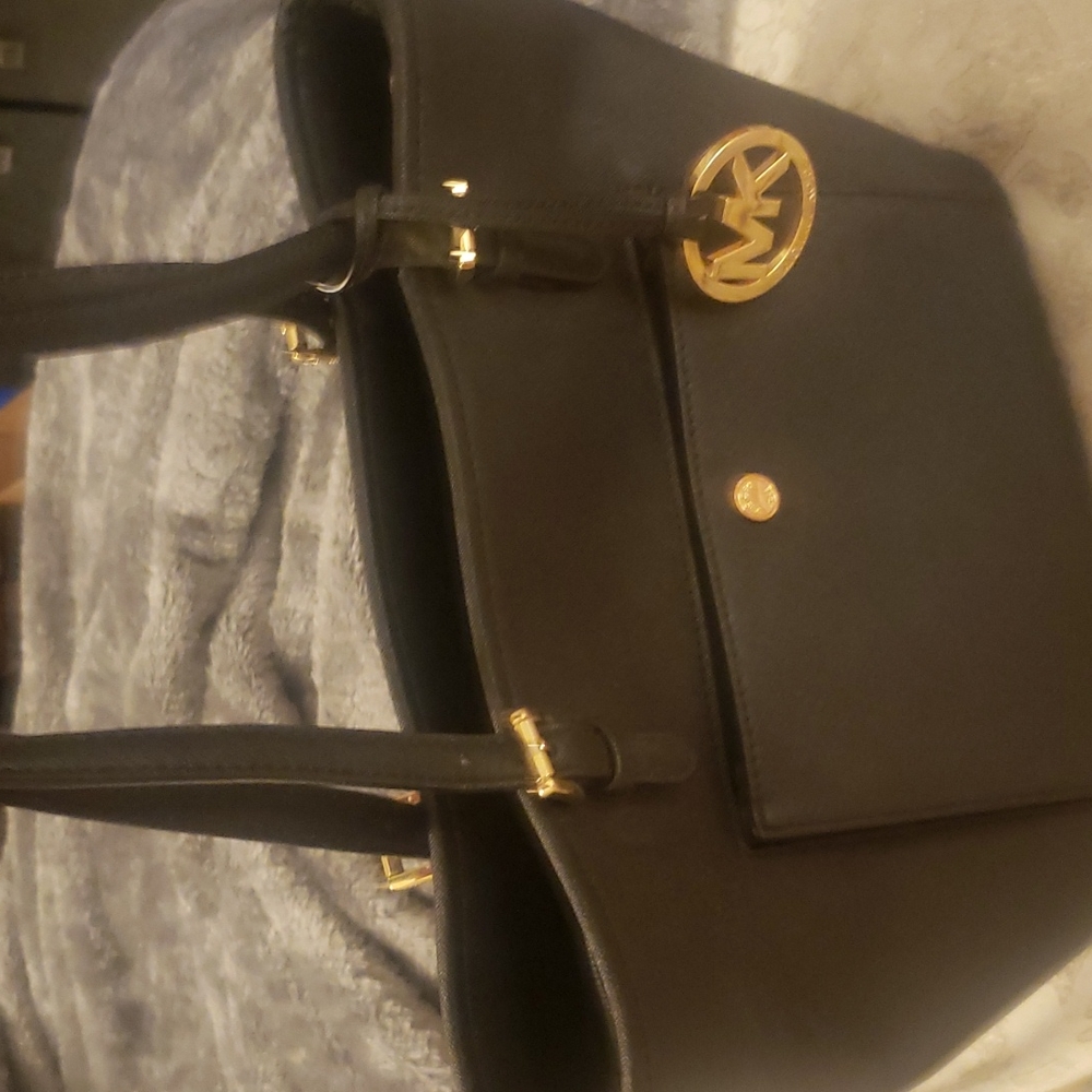 Michael Kors Medium Jet Set Black Saffiano Leather Snap Pocket Tote